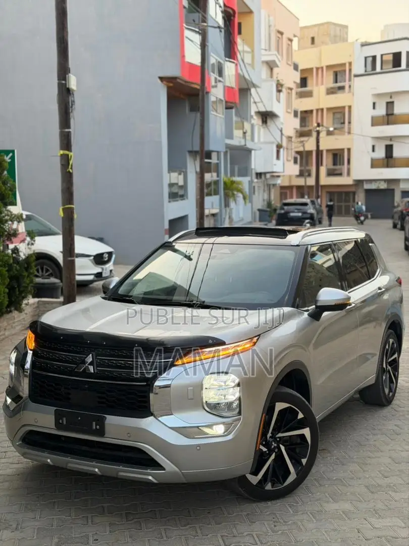 Mitsubishi Outlander 2023 Gris