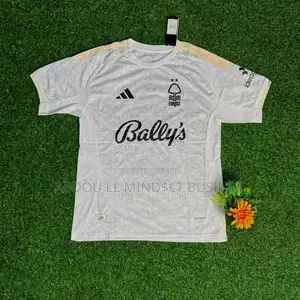 Maillots Nottingham Forest Disponible