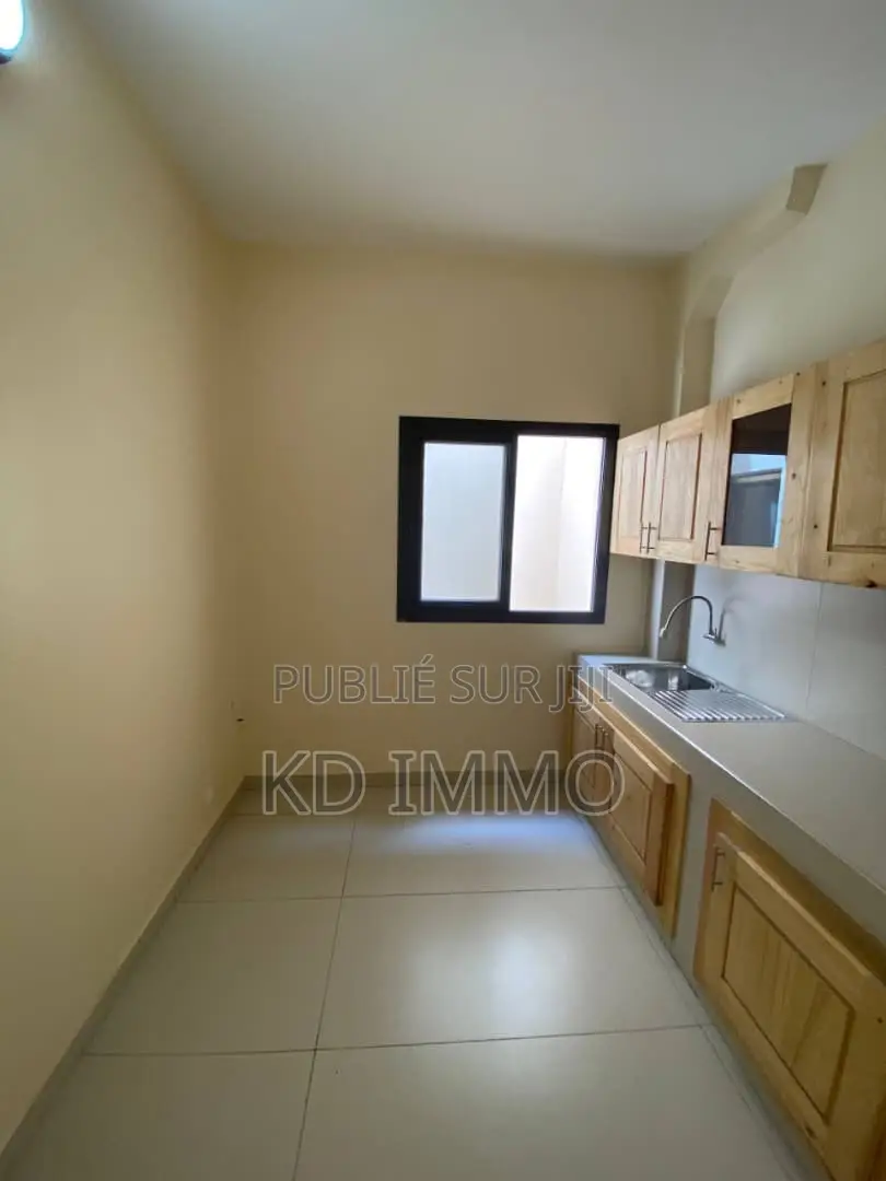 3chbre Appartement dans 2Kd Immo, Dagoudane à Louer