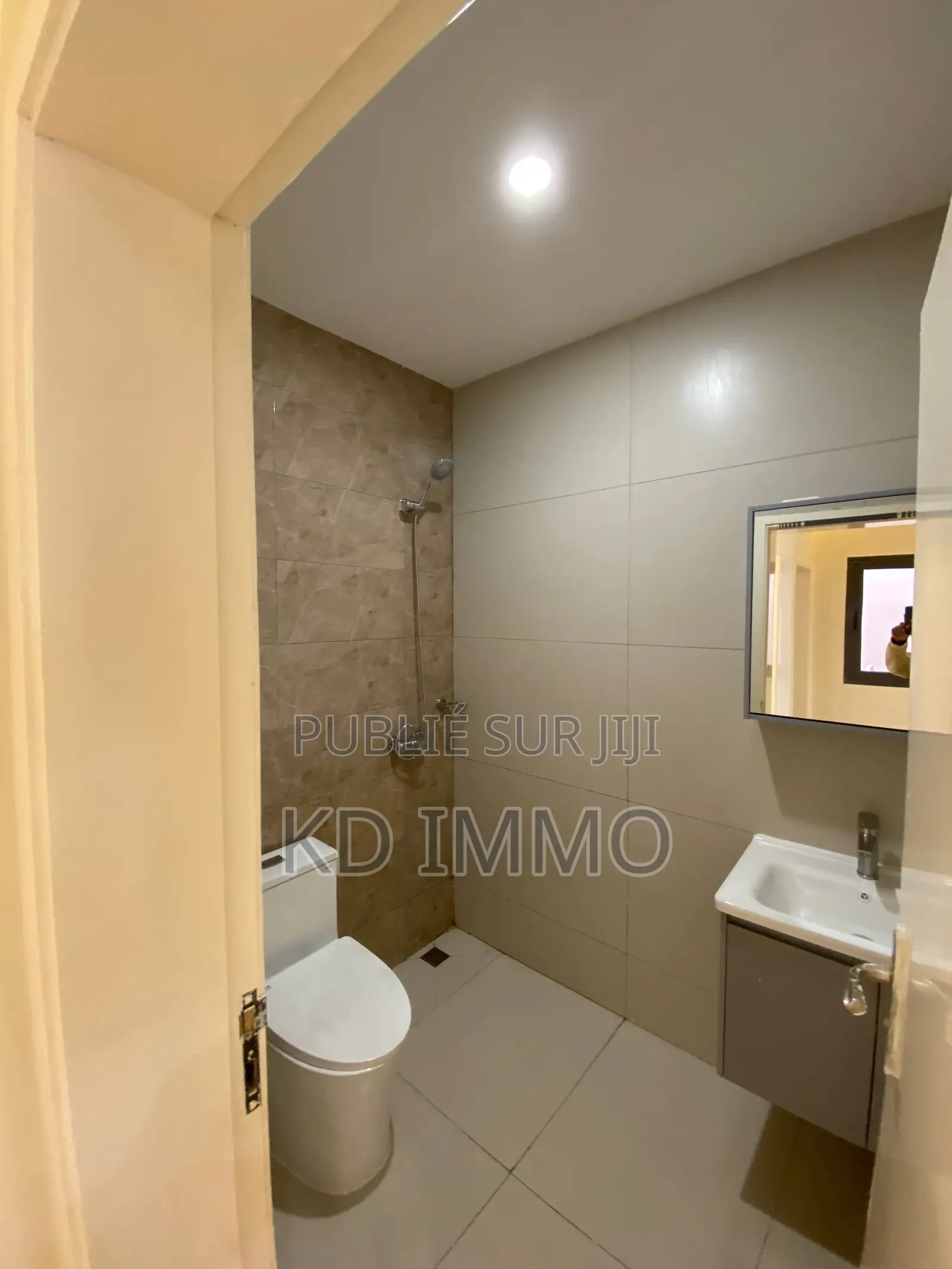 3chbre Appartement dans 2Kd Immo, Dagoudane à Louer