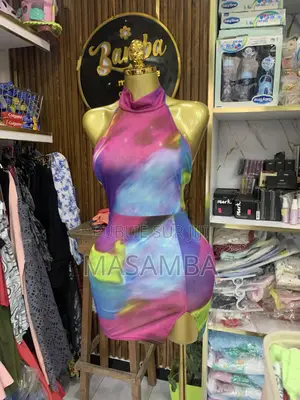 Robe Moulante Multicolore À Col Montant – Style Chic Tendance