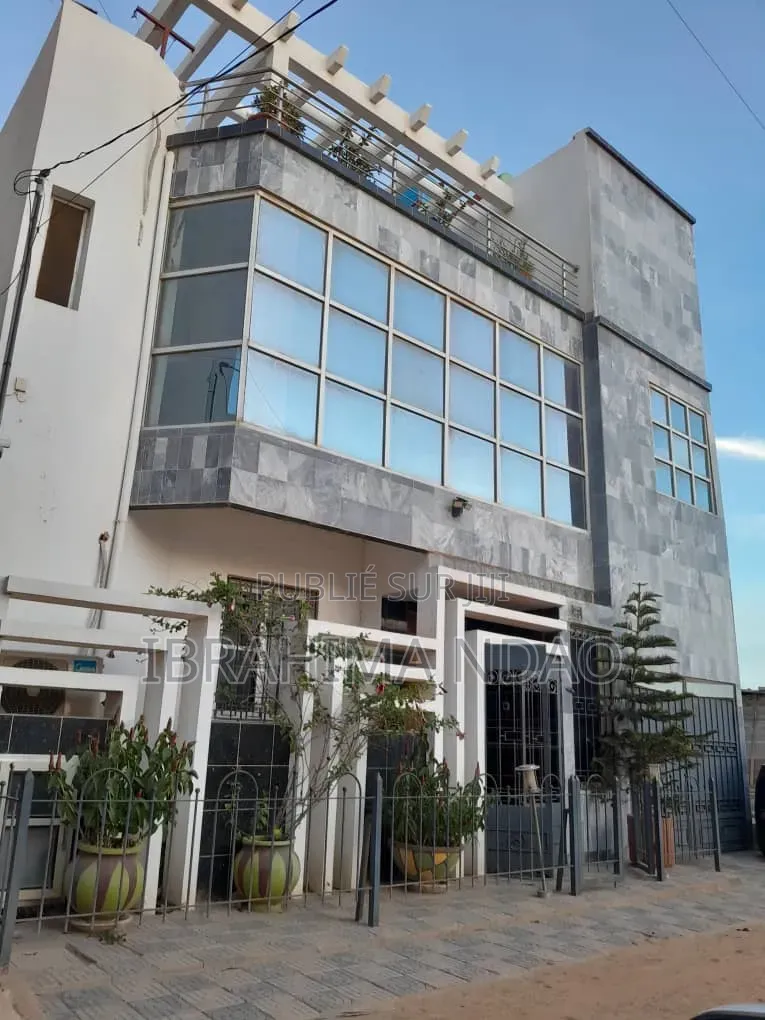 Meublé 3chbre Appartement dans Ibou Imo, Sicap-Liberté à Vendre