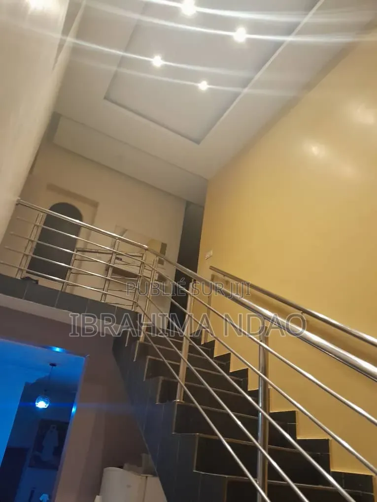 Meublé 3chbre Appartement dans Ibou Imo, Sicap-Liberté à Vendre