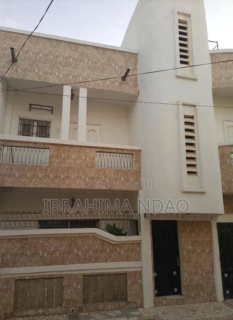 Meublé 8chbre Maison dans Ibou Imo, Thiaroye à Vendre