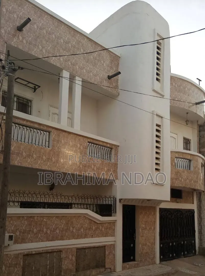 Meublé 8chbre Maison dans Ibou Imo, Thiaroye à Vendre