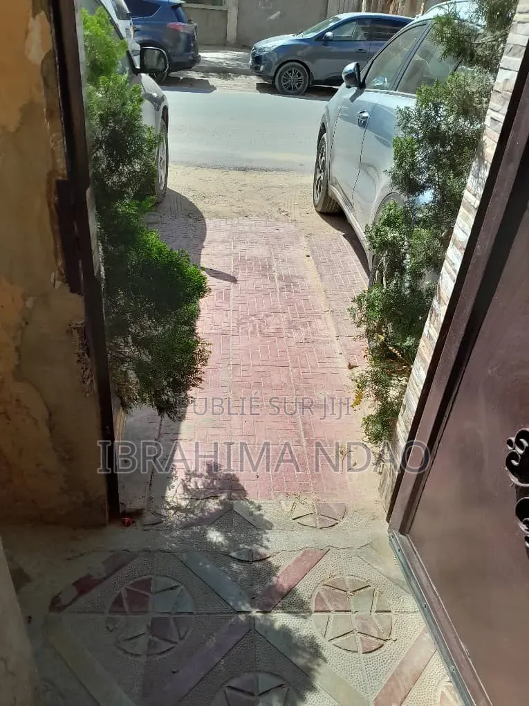 10chbre Maison dans Ibou Imo, Dakar Plateau à Vendre