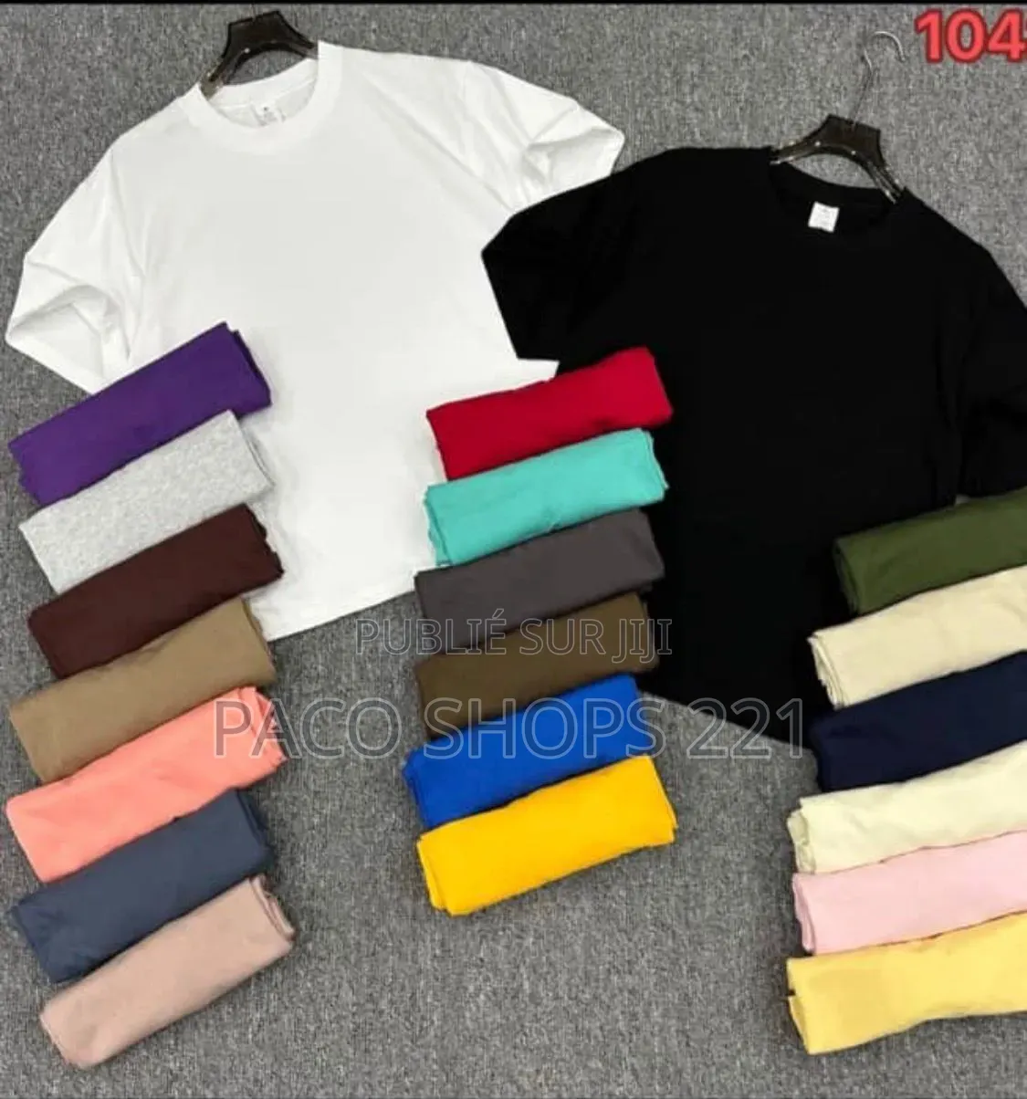 Duo Élégant – Le Tee-Shirt Blanc Noir Essentiel