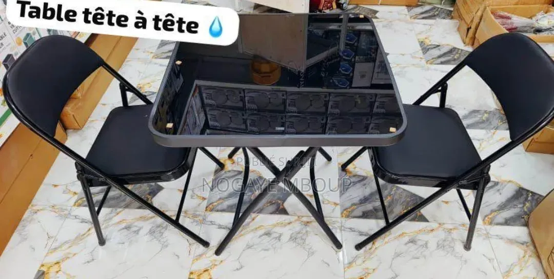 Table À Manger Avec Deux Chaises