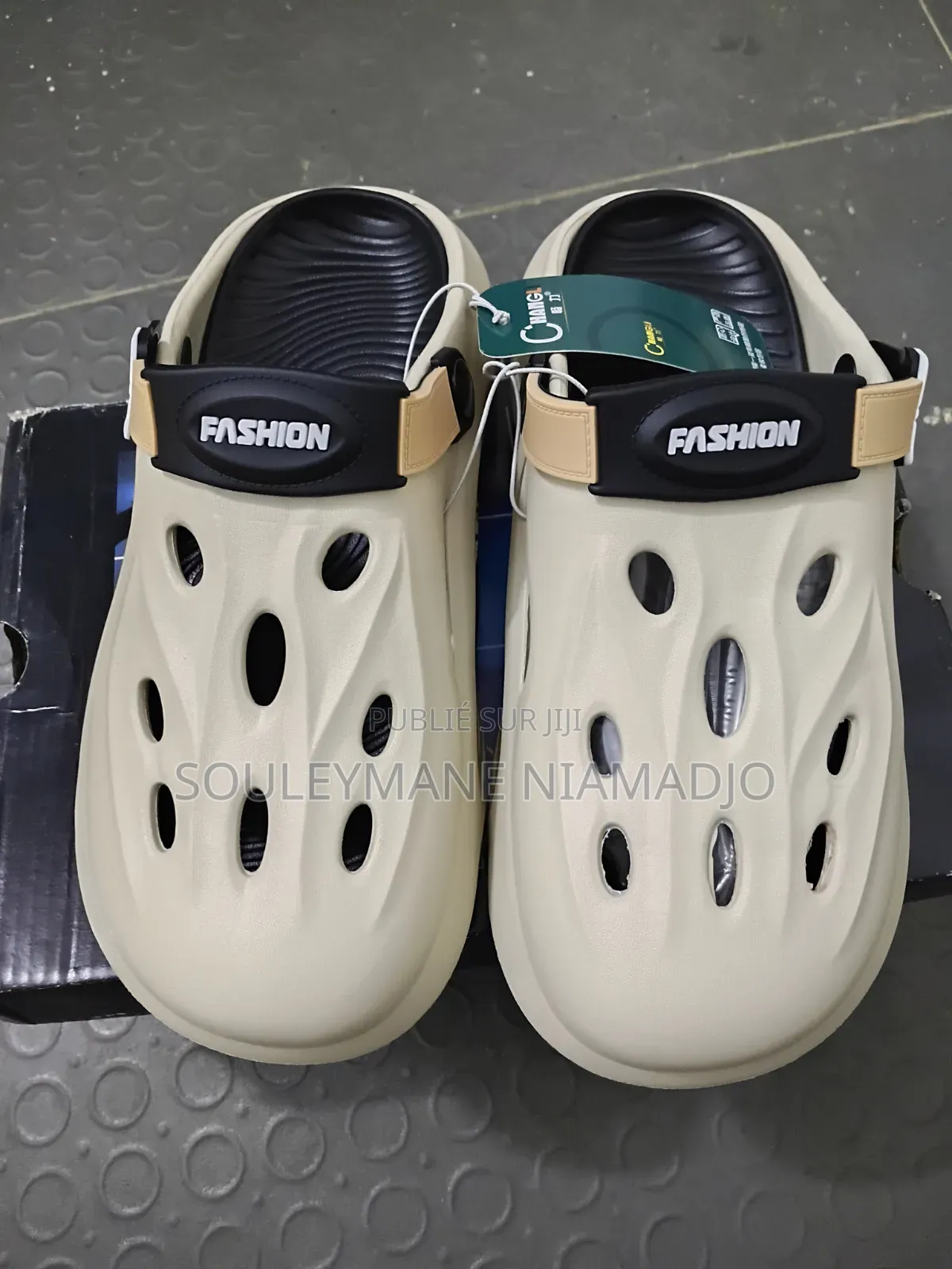 Chaussures Crocks Original Disponible en Gros Ou Details