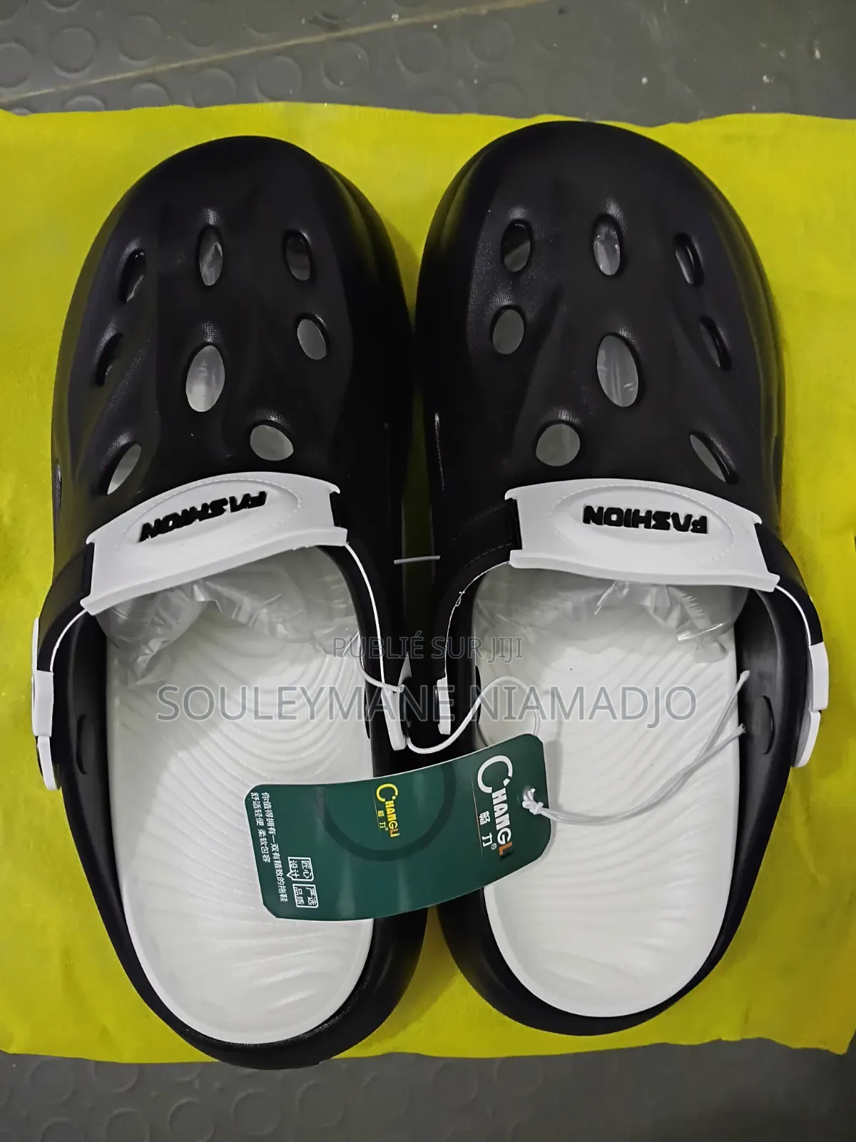 Chaussures Crocks Original Disponible en Gros Ou Details