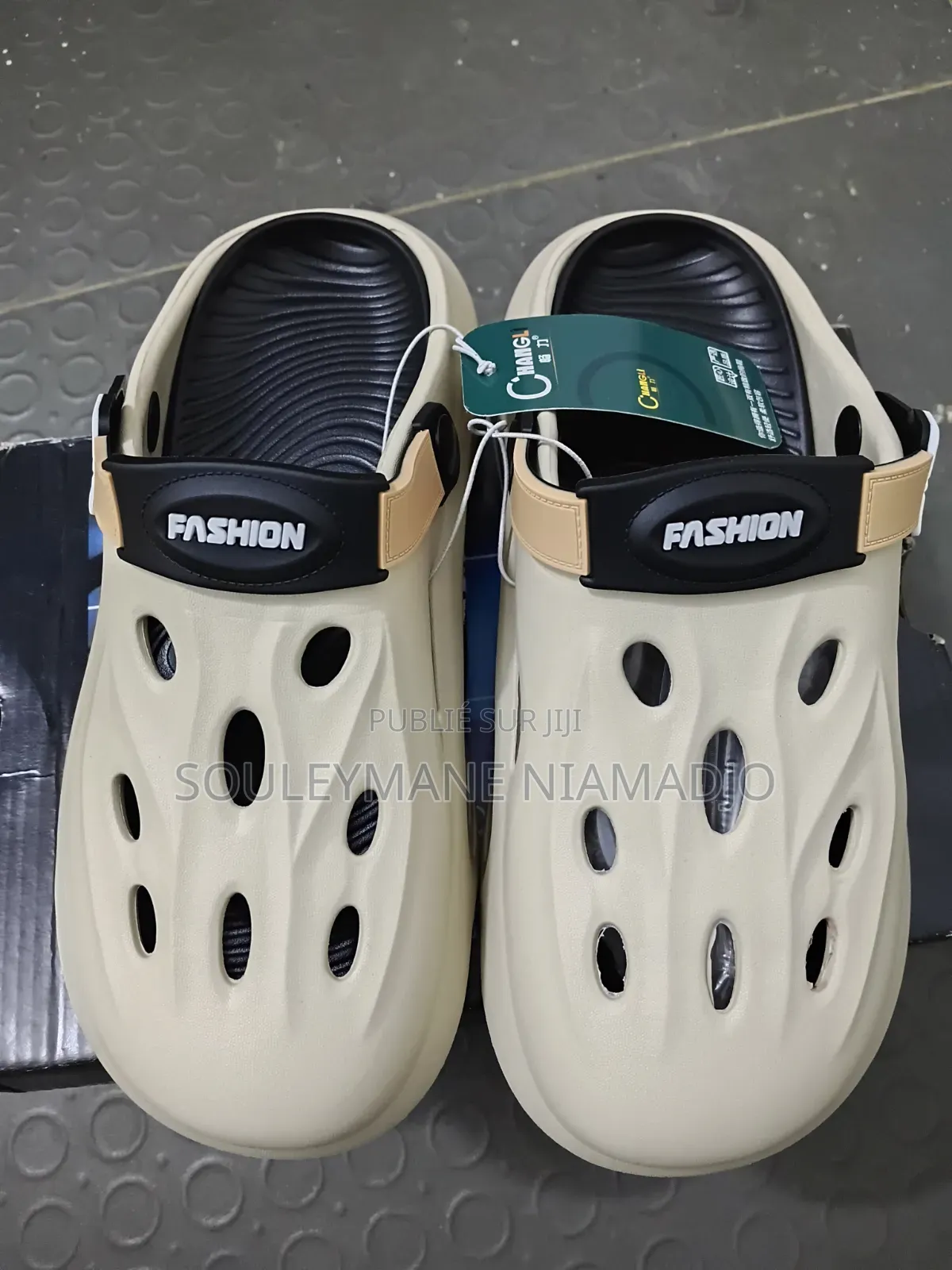 Chaussures Crocks Original Disponible en Gros Ou Details
