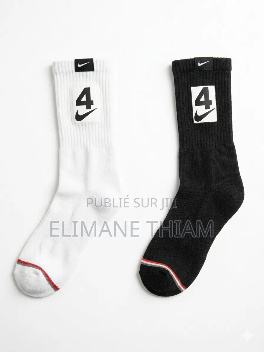 T-Shirt Couleur Unique Et Des Chaussettes Numérotées