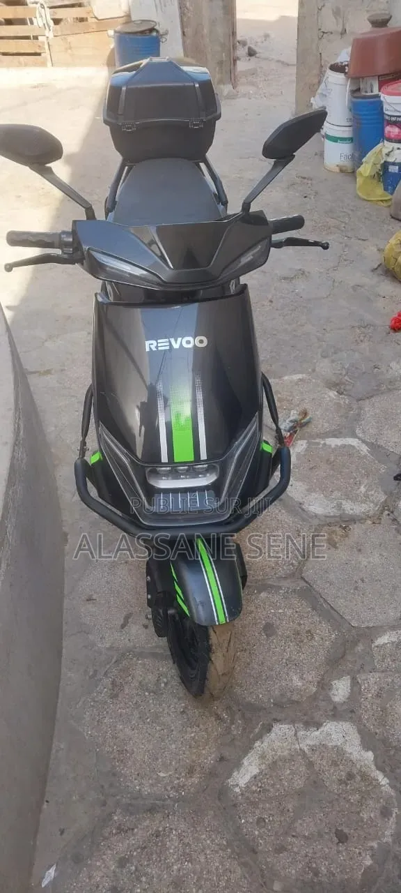 Revoo C32 2025 Noir