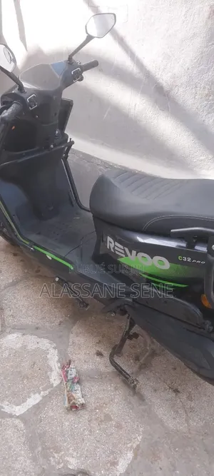 Revoo C32 2025 Noir