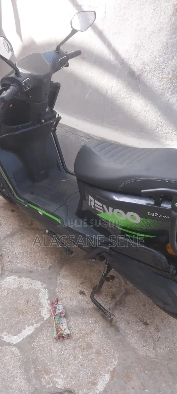 Revoo C32 2025 Noir