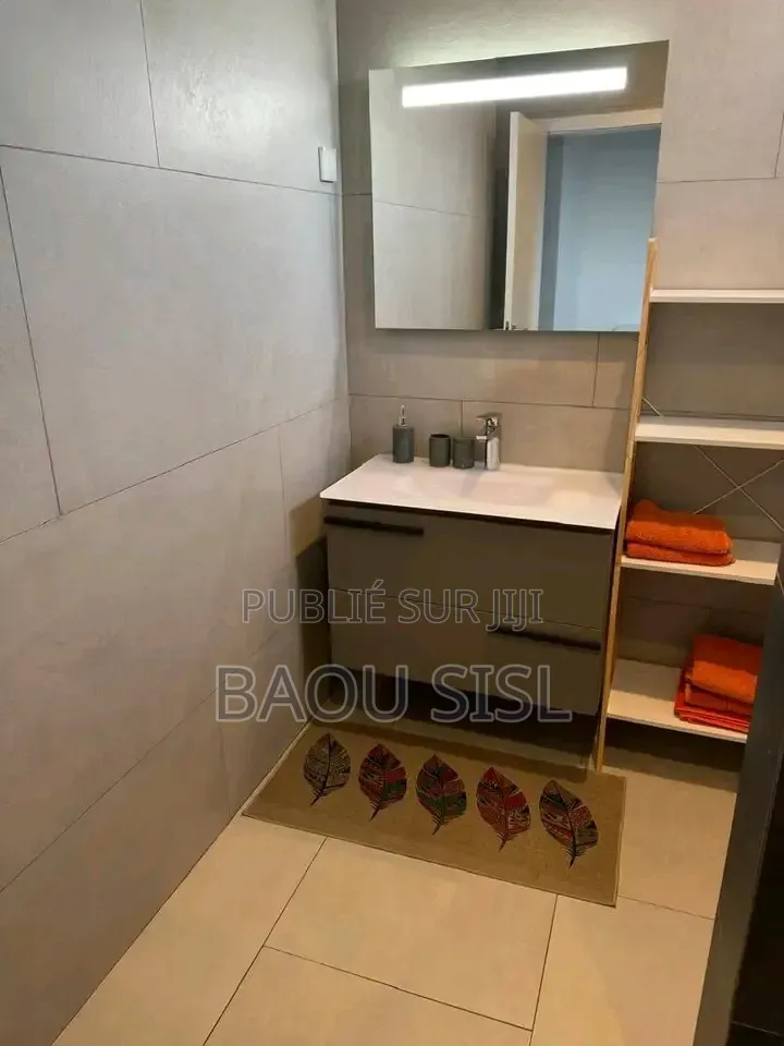 Meublé 6chbre Maison dans Cheikh, Dakar Plateau à Vendre