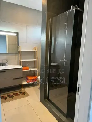 Meublé 6chbre Maison dans Cheikh, Dakar Plateau à Vendre