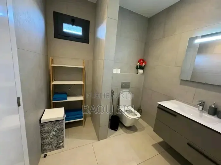 Meublé 6chbre Maison dans Cheikh, Dakar Plateau à Vendre