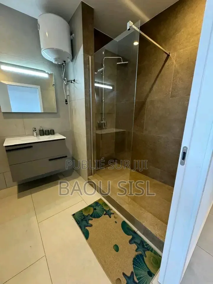 Meublé 6chbre Maison dans Cheikh, Dakar Plateau à Vendre