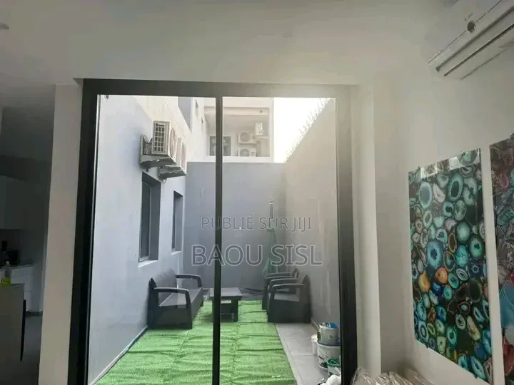 Meublé 6chbre Maison dans Cheikh, Dakar Plateau à Vendre