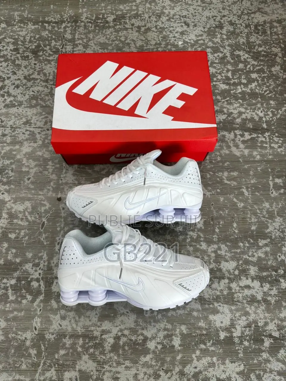 Nike Shox R4