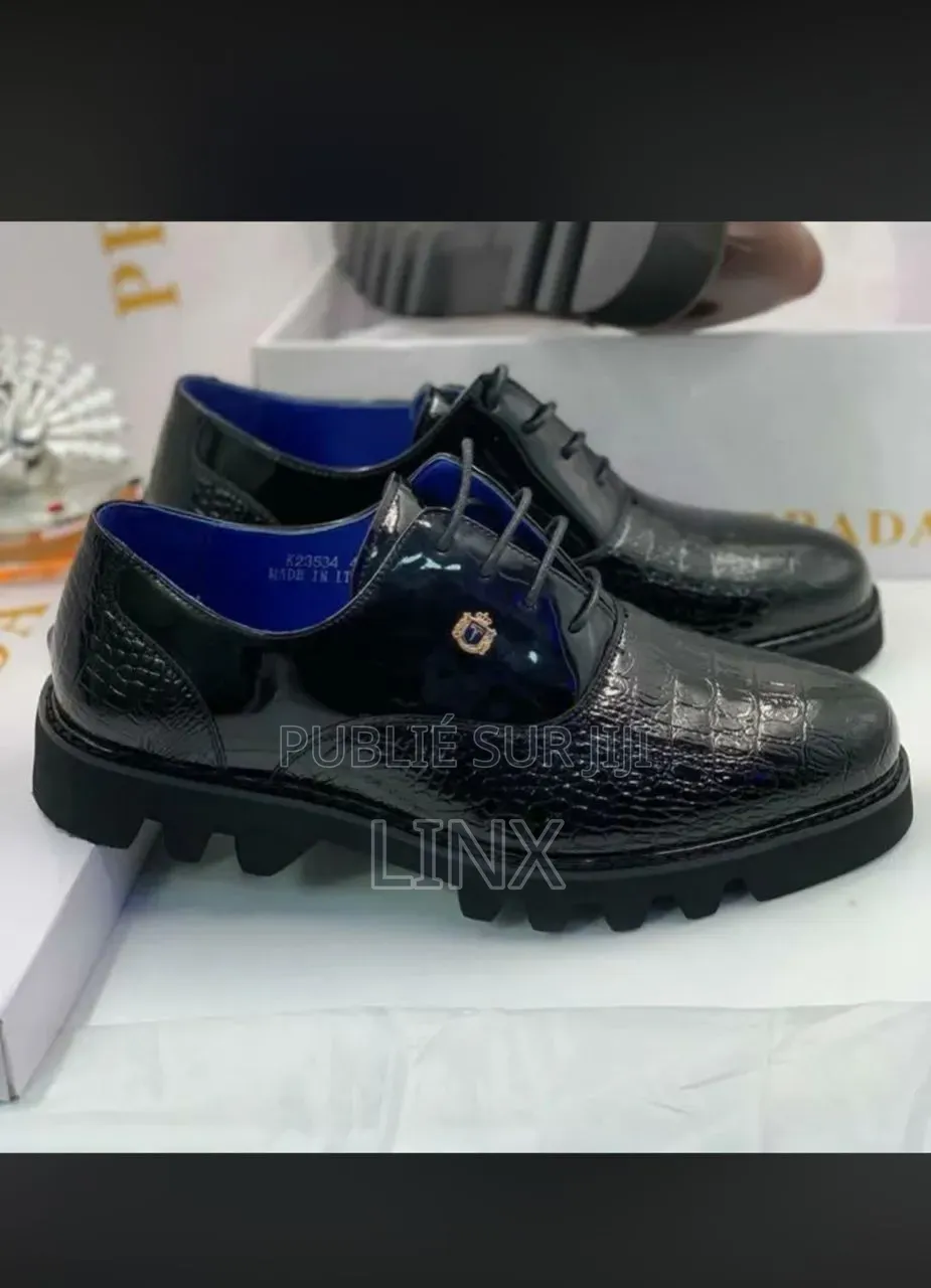 Chaussures De Ville Prada Disponible Avec Livraison
