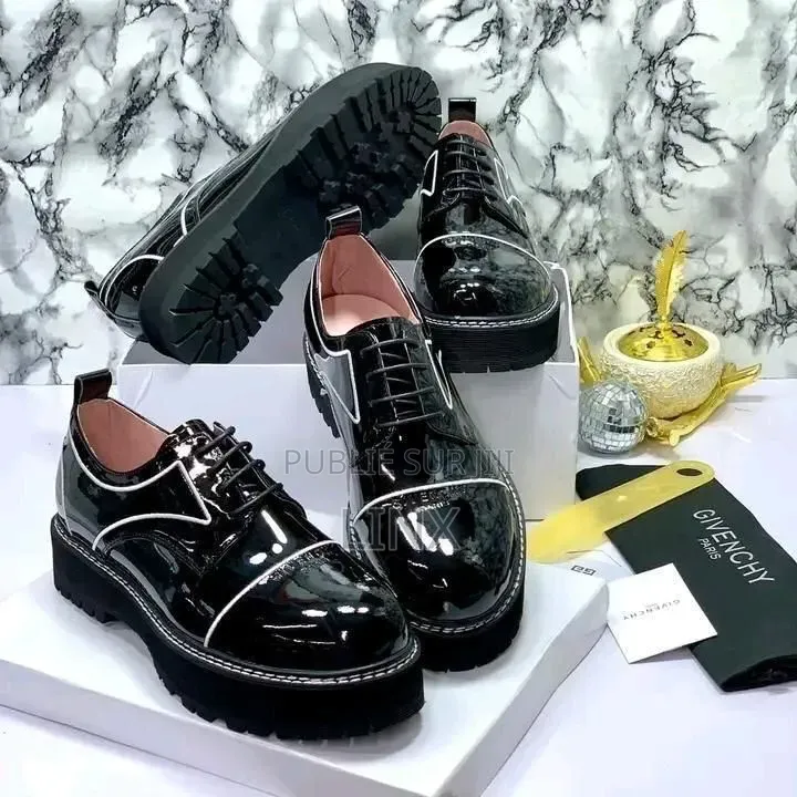 Chaussures De Ville Givenchy Dispo Avec Livraison