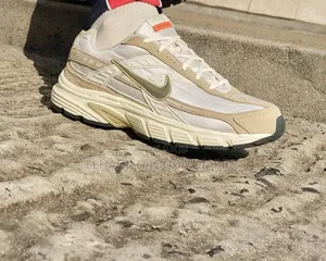 Nike Initiator