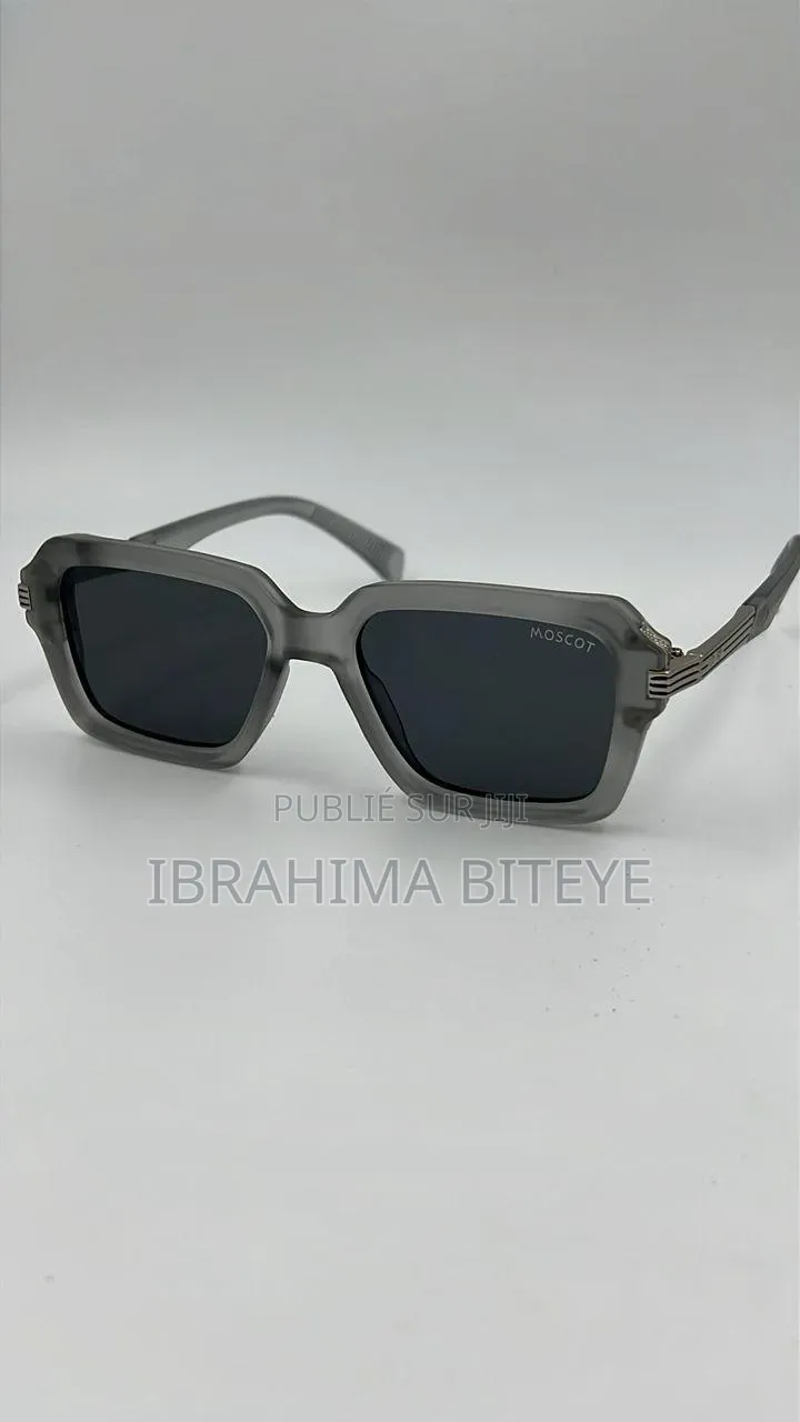 Des Lunettes De Soleil Et Photogray