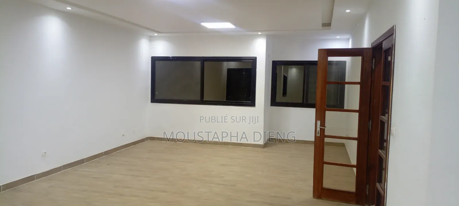 5chbre Villa dans Villa R+1, Ouakam à Louer