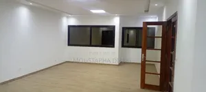 5chbre Villa dans Villa R+1, Ouakam à Louer