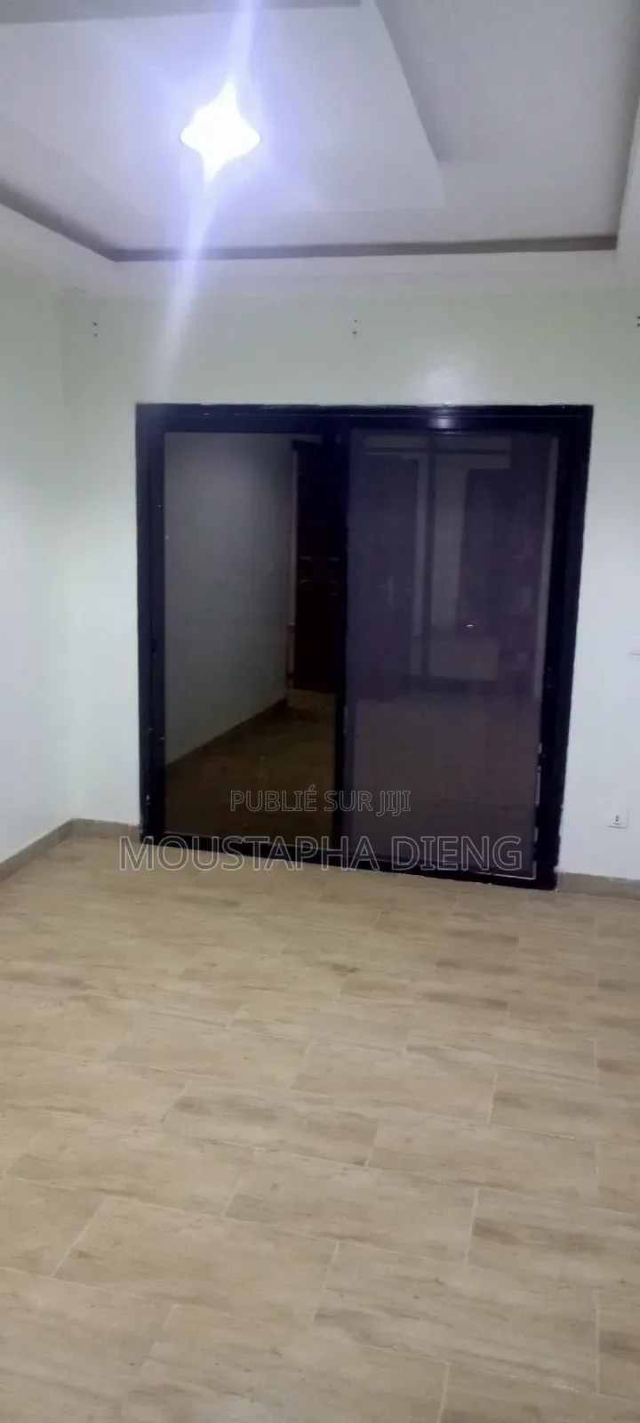 5chbre Villa dans Villa R+1, Ouakam à Louer