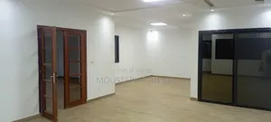 5chbre Villa dans Villa R+1, Ouakam à Louer
