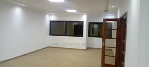 5chbre Villa dans Villa R+1, Ouakam à Louer