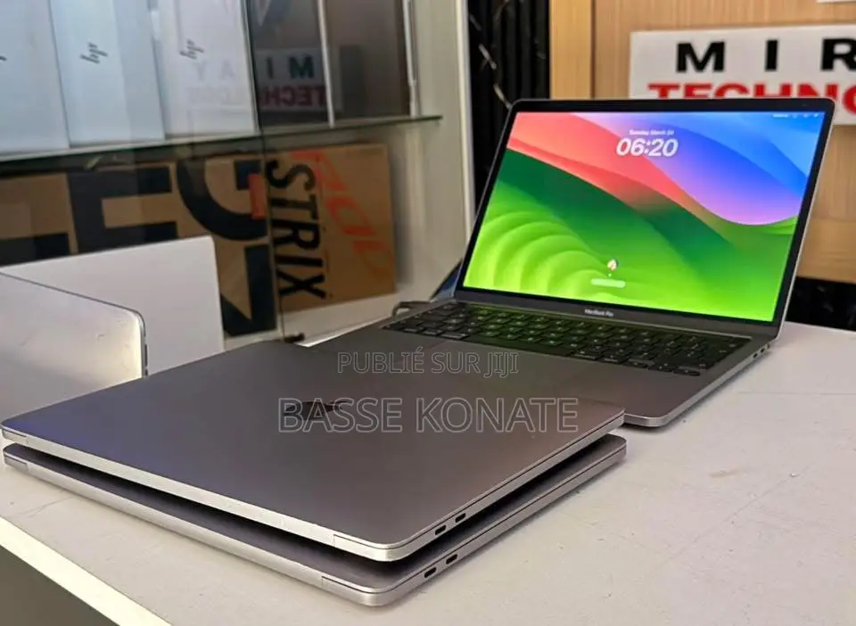 Nouveau Apple MacBook Pro 2017 16GB Intel Core 7 SSD 256GB