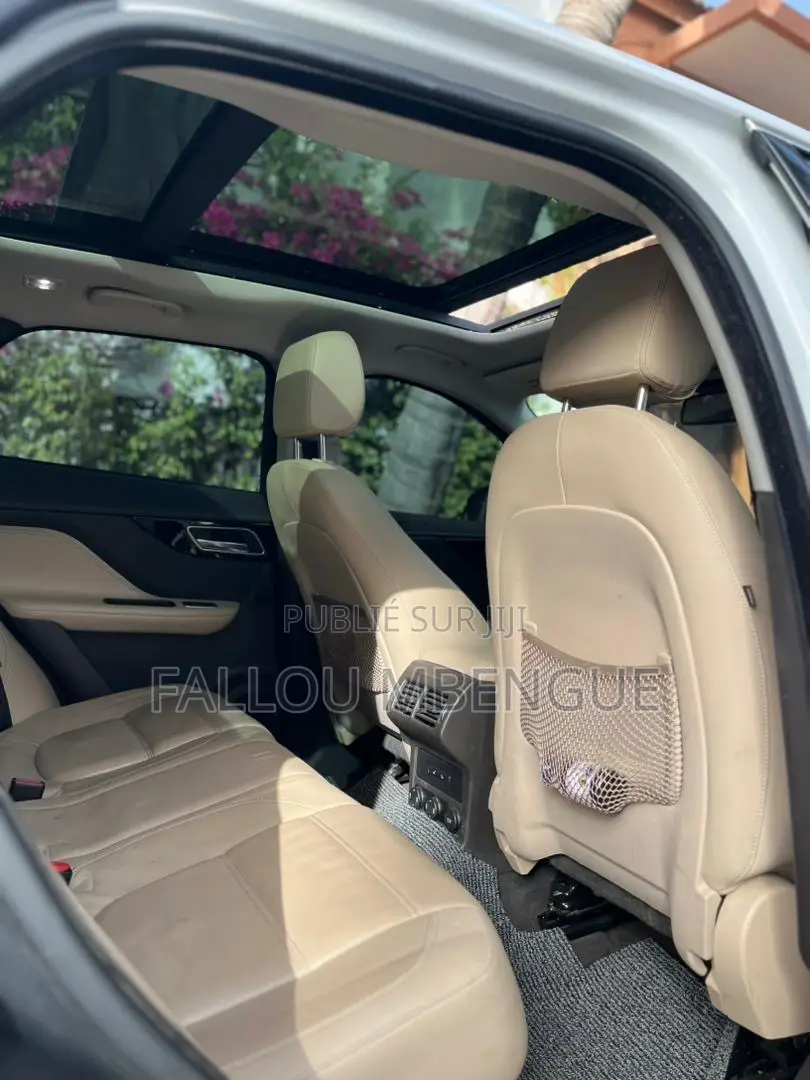 Jaguar F-Pace 2017 Blanc