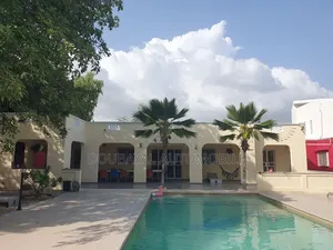 6chbre Villa dans Mbeur, Thiès Sud à Vendre