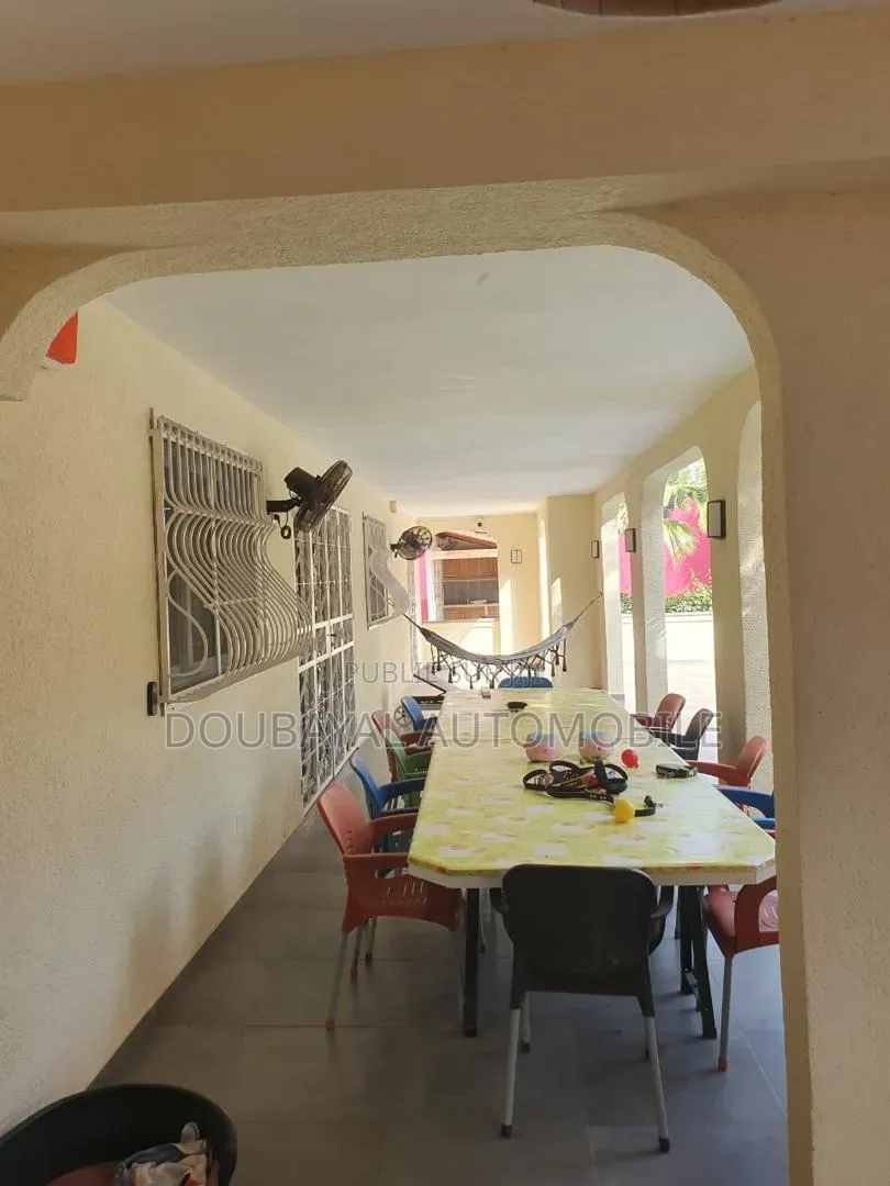 6chbre Villa dans Mbeur, Thiès Sud à Vendre