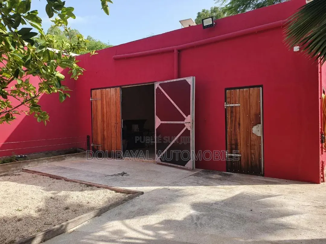 6chbre Villa dans Mbeur, Thiès Sud à Vendre