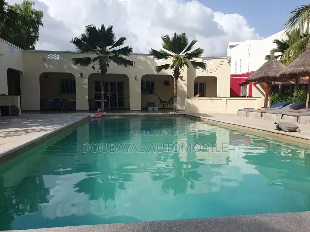 6chbre Villa dans Mbeur, Thiès Sud à Vendre