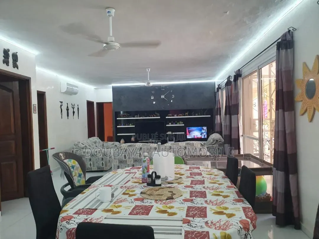 6chbre Villa dans Mbeur, Thiès Sud à Vendre
