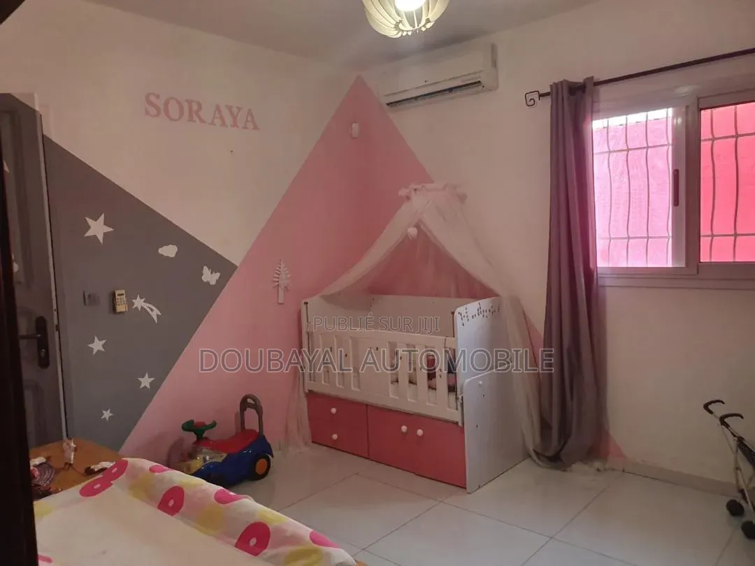 6chbre Villa dans Mbeur, Thiès Sud à Vendre