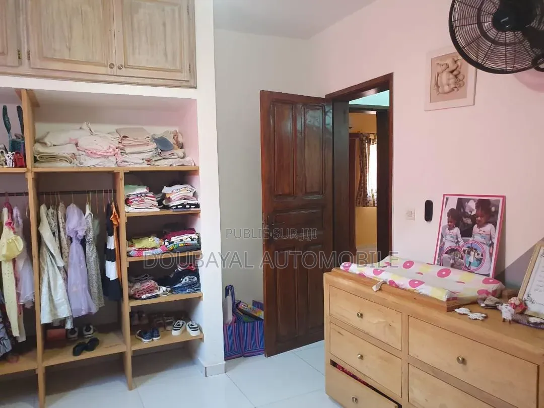 6chbre Villa dans Mbeur, Thiès Sud à Vendre