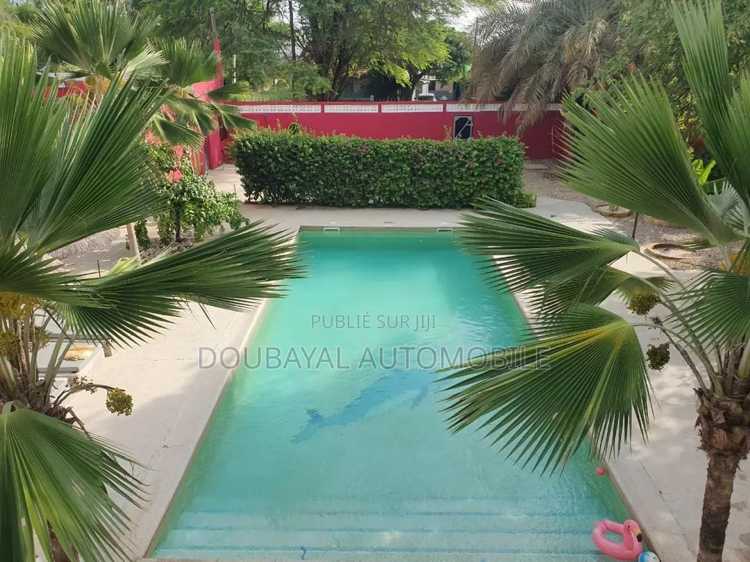 6chbre Villa dans Mbeur, Thiès Sud à Vendre