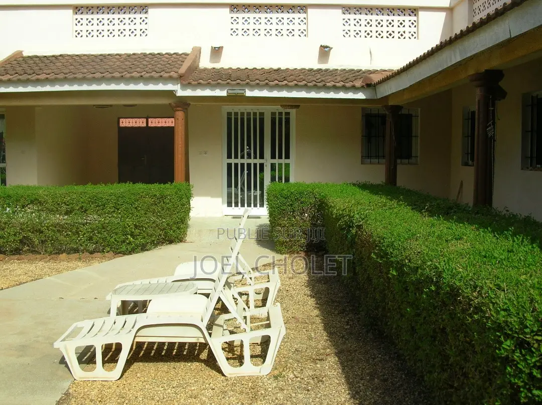 Meublé 3chbre Maison dans Thiès Sud à Vendre