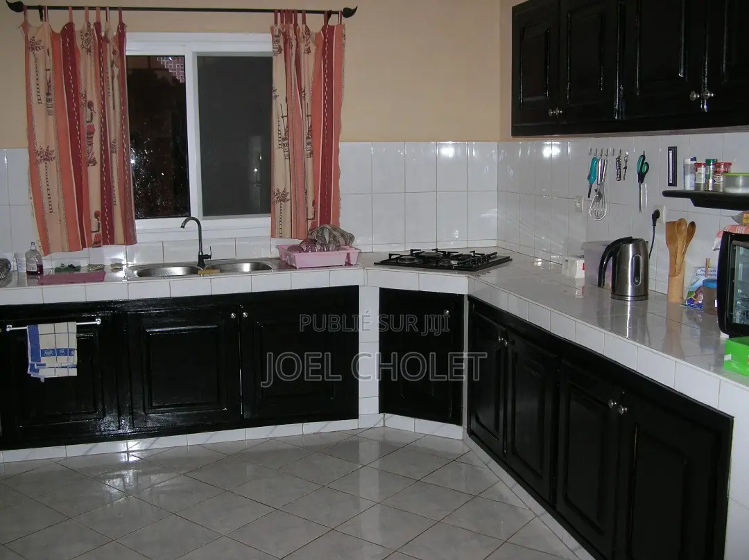 Meublé 3chbre Maison dans Thiès Sud à Vendre