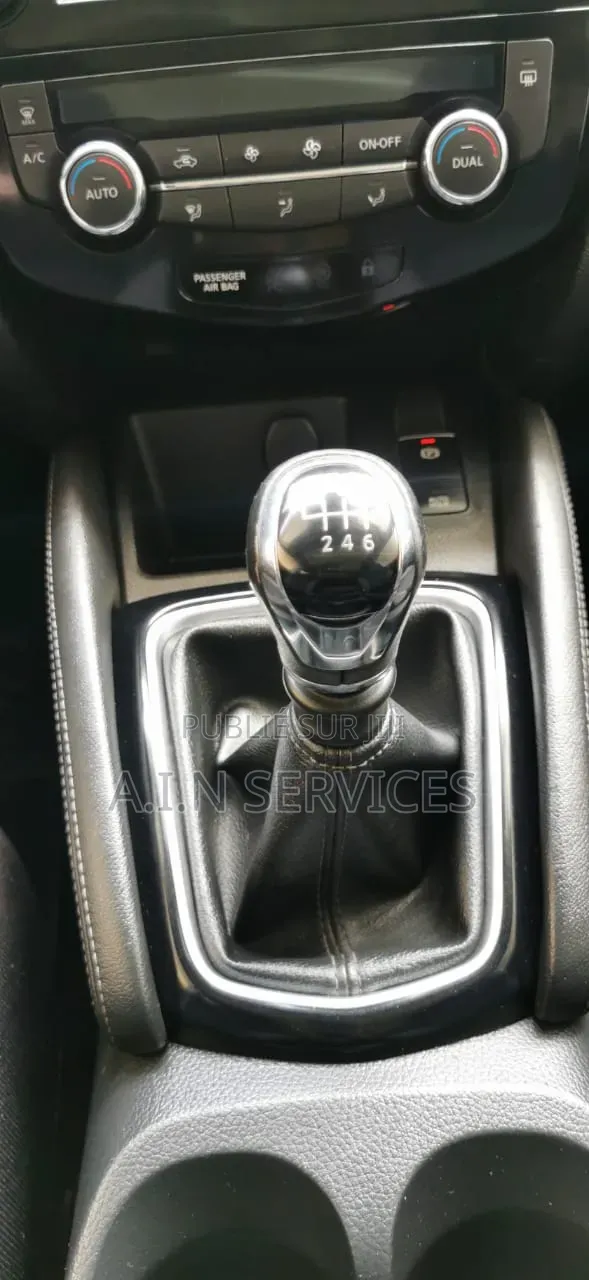 Nissan Qashqai 2018 Gris