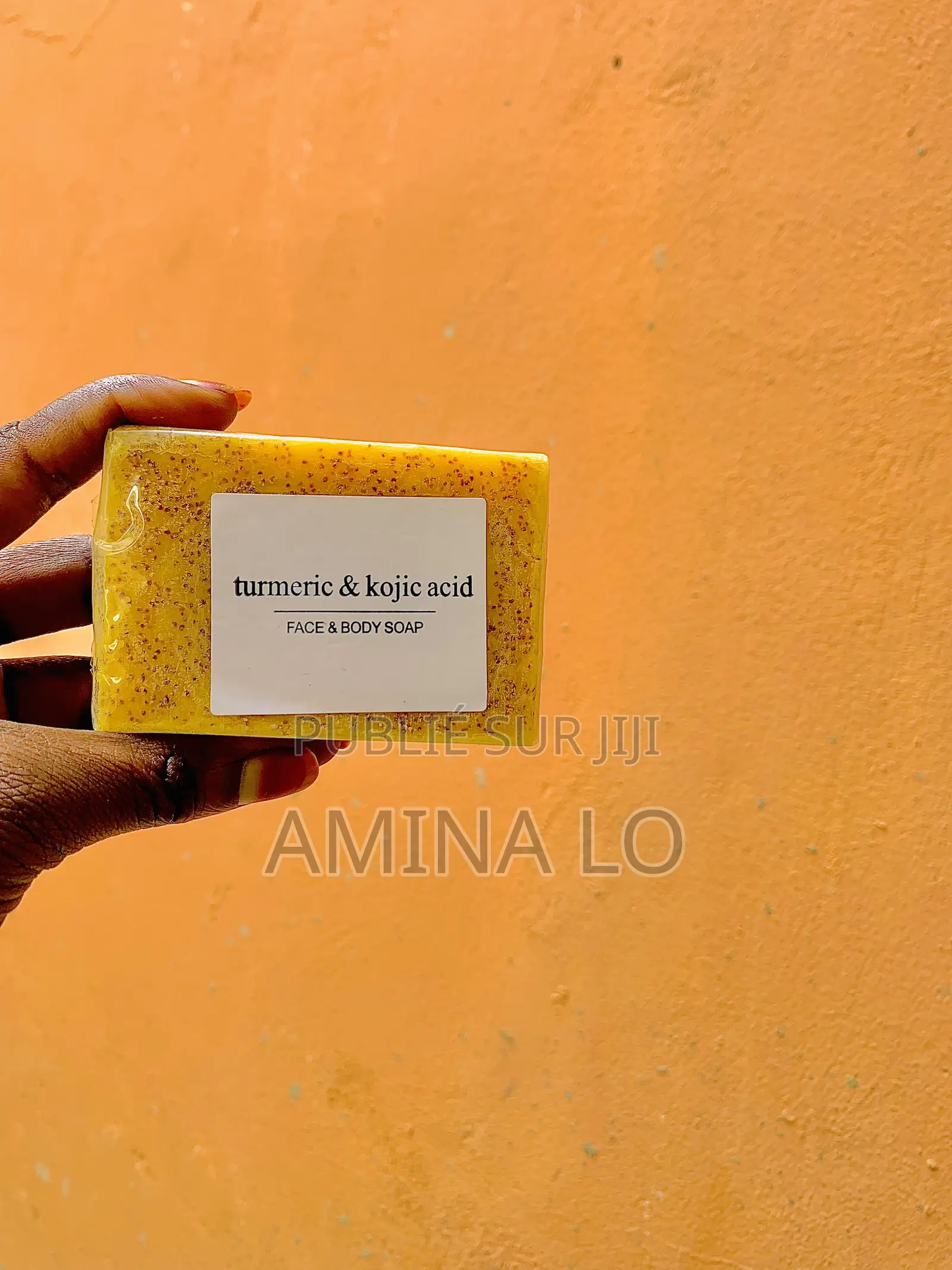 Savon À Base De Curcuma Et Acide Kojic