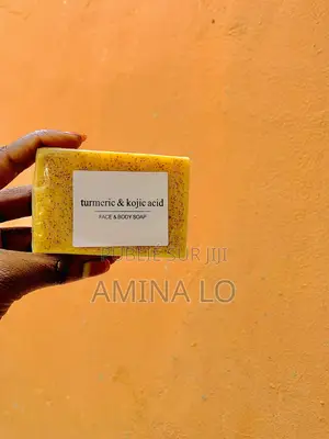 Savon À Base De Curcuma Et Acide Kojic