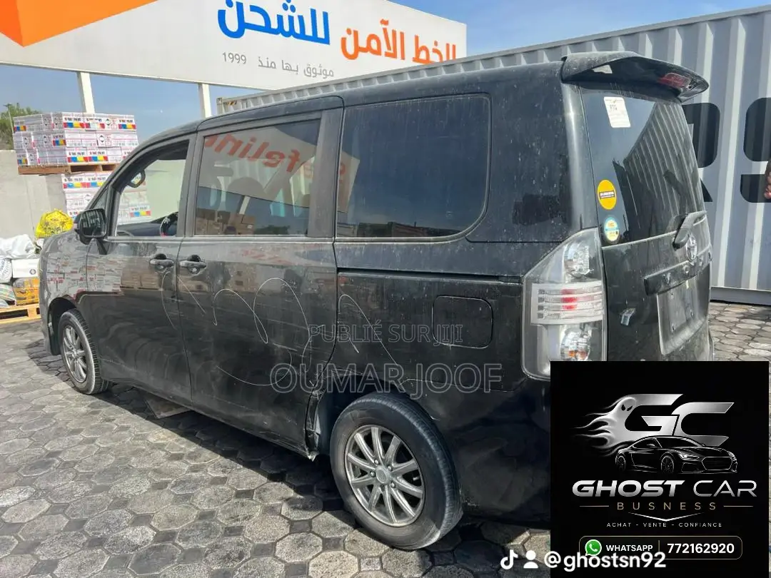 Toyota Voxy 2016 Noir